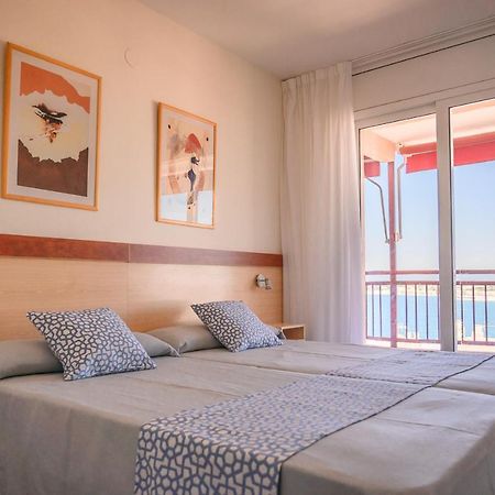 Beach Family Apartments Салоу Екстериор снимка