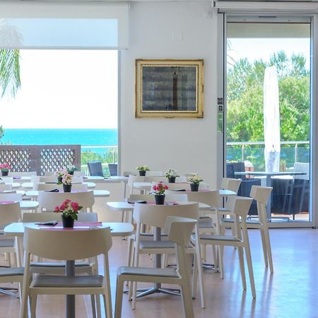 Beach Family Apartments Салоу Екстериор снимка
