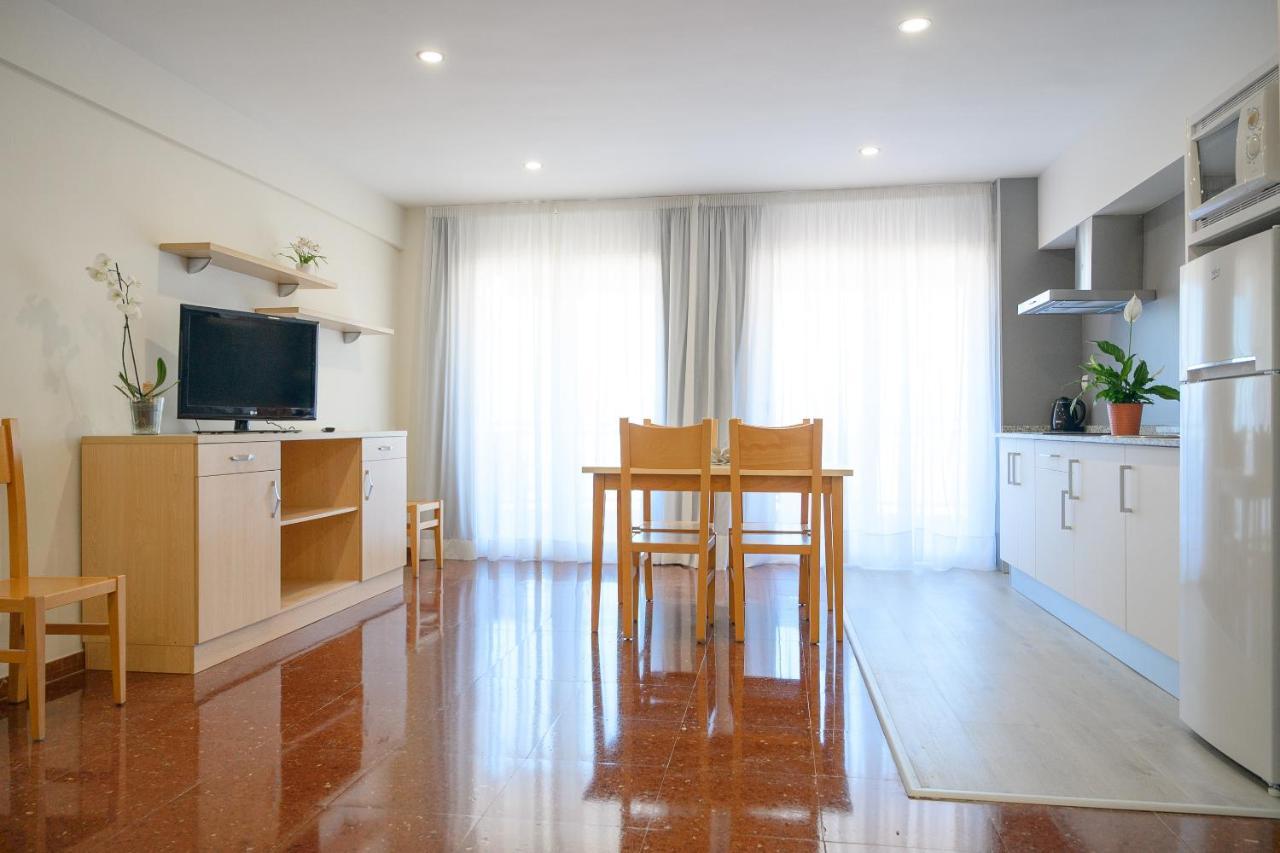 Beach Family Apartments Салоу Екстериор снимка