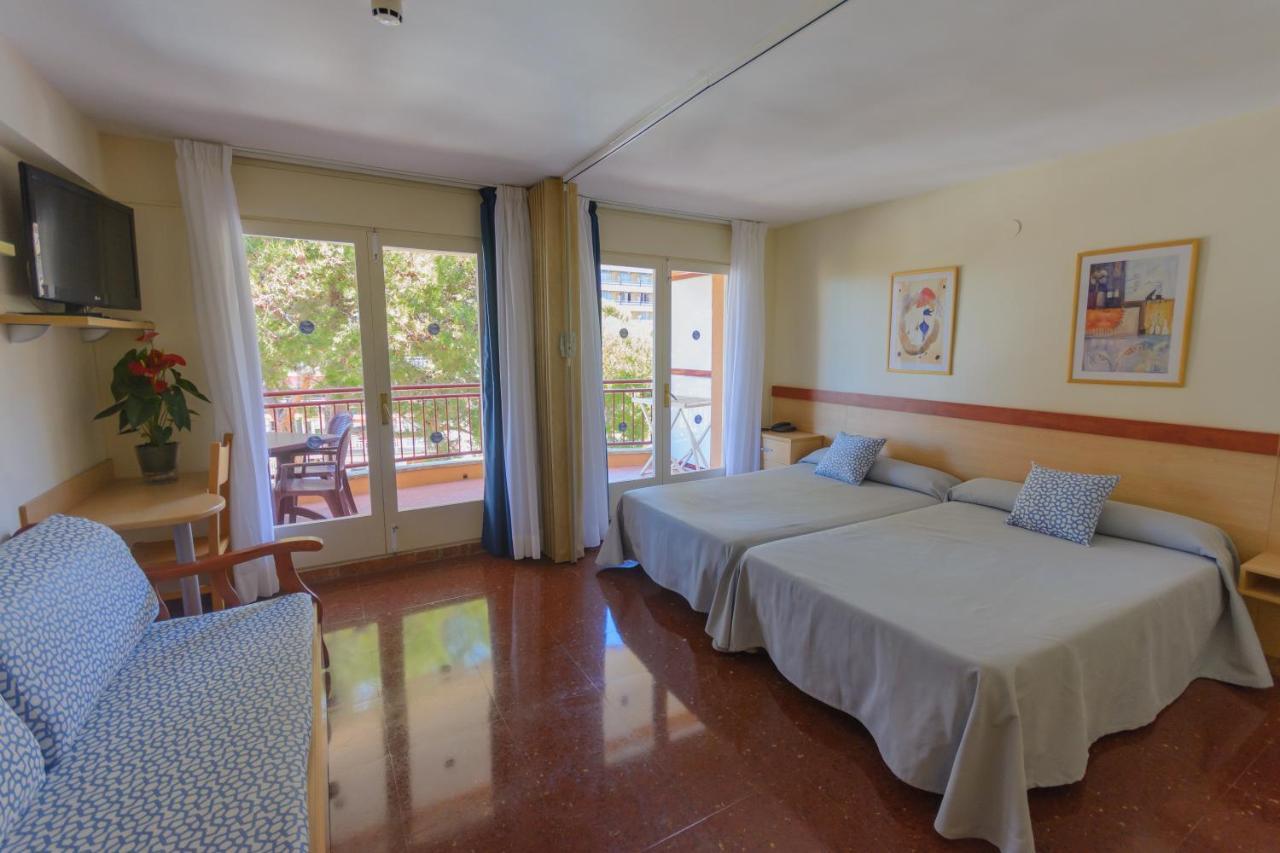 Beach Family Apartments Салоу Екстериор снимка