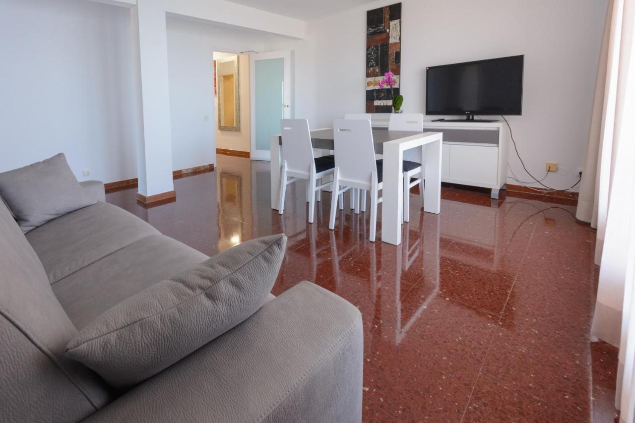 Beach Family Apartments Салоу Екстериор снимка