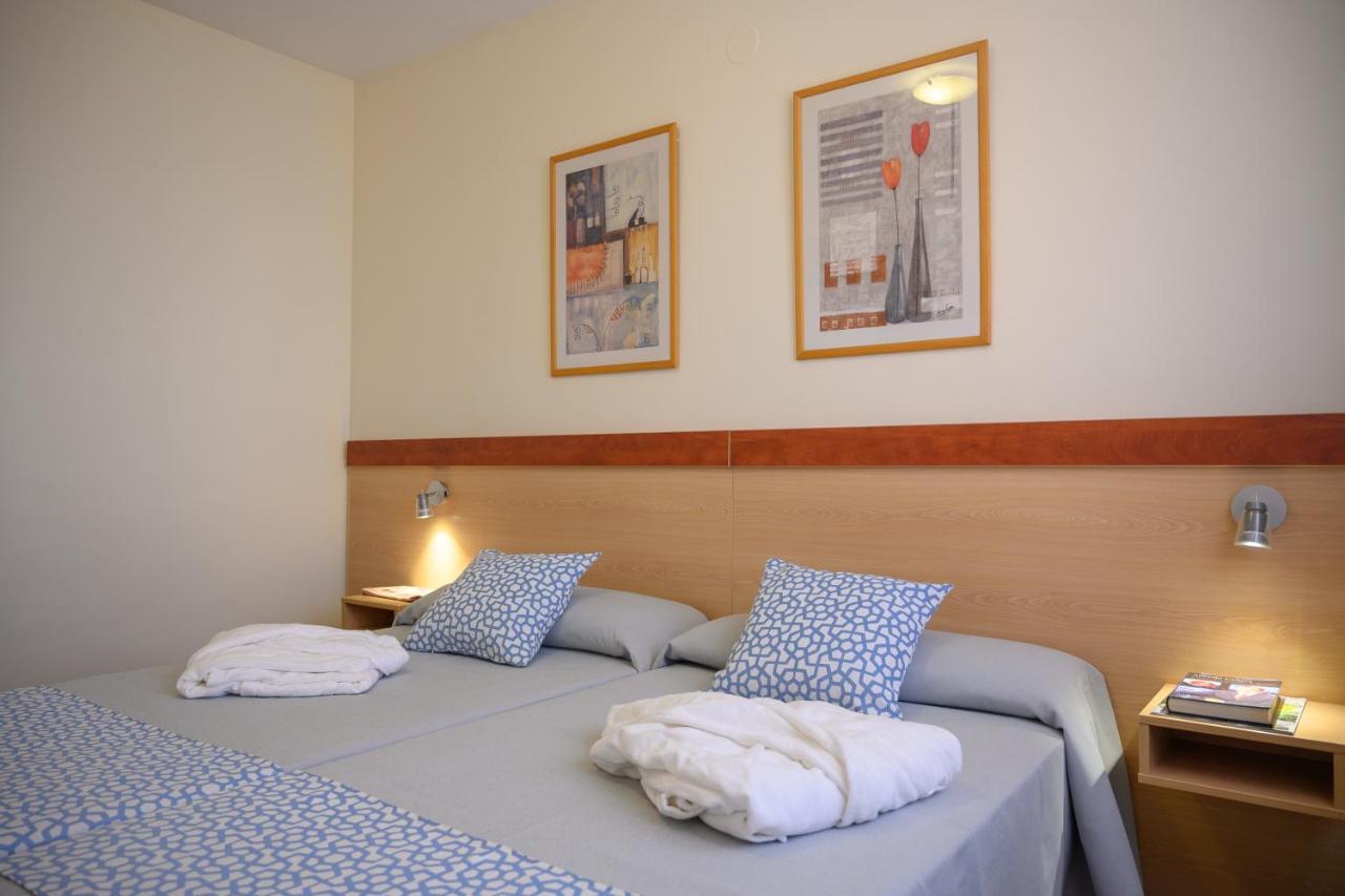 Beach Family Apartments Салоу Екстериор снимка