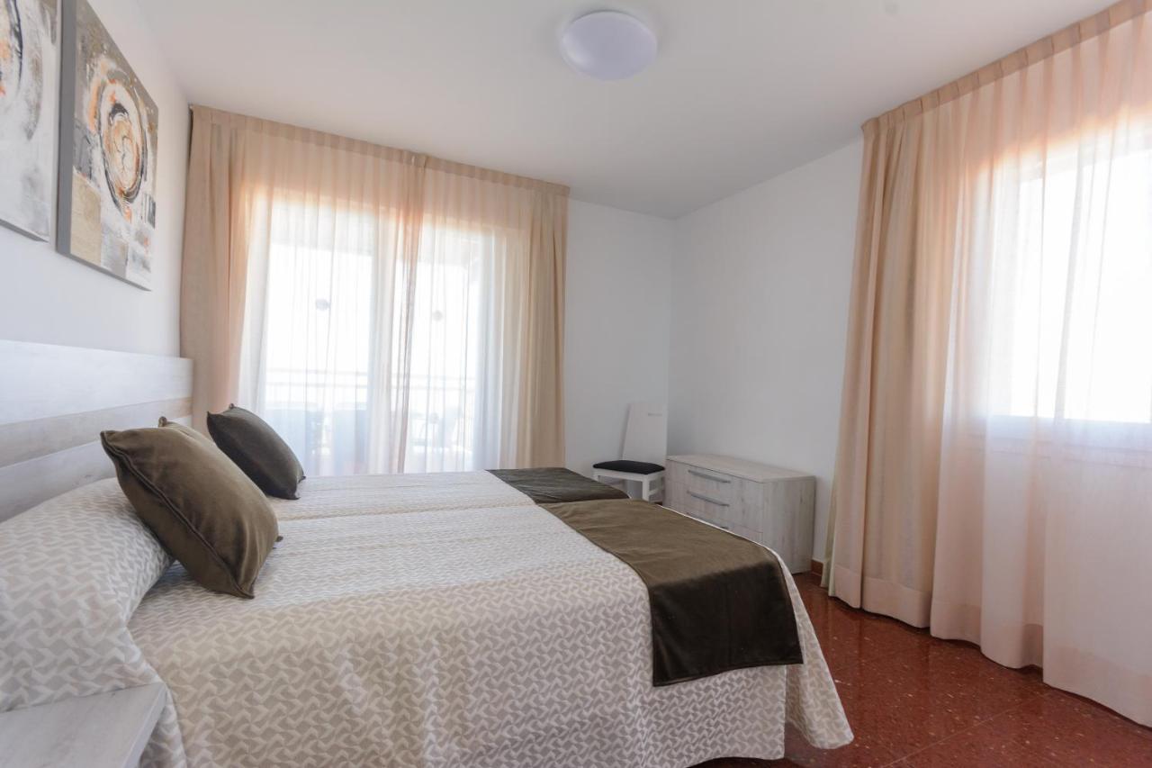 Beach Family Apartments Салоу Екстериор снимка
