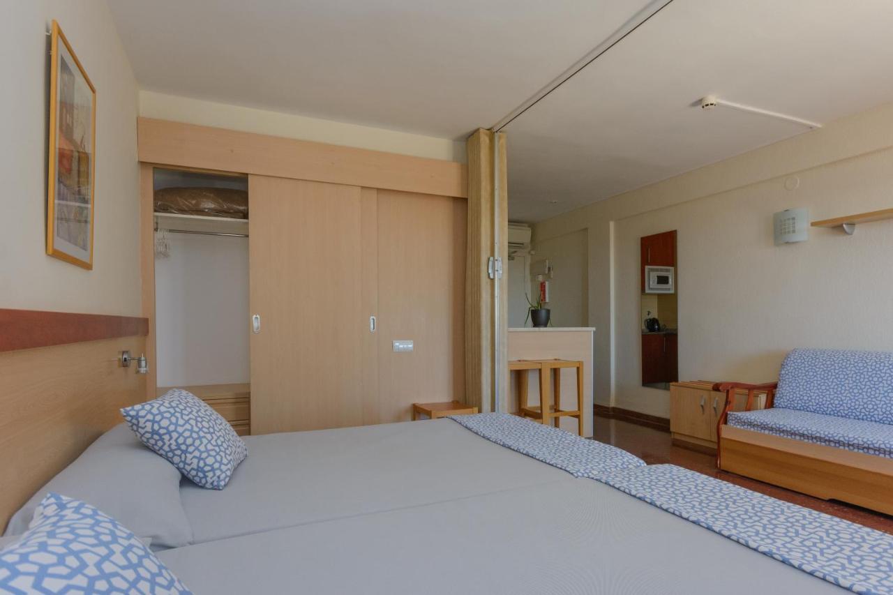 Beach Family Apartments Салоу Екстериор снимка