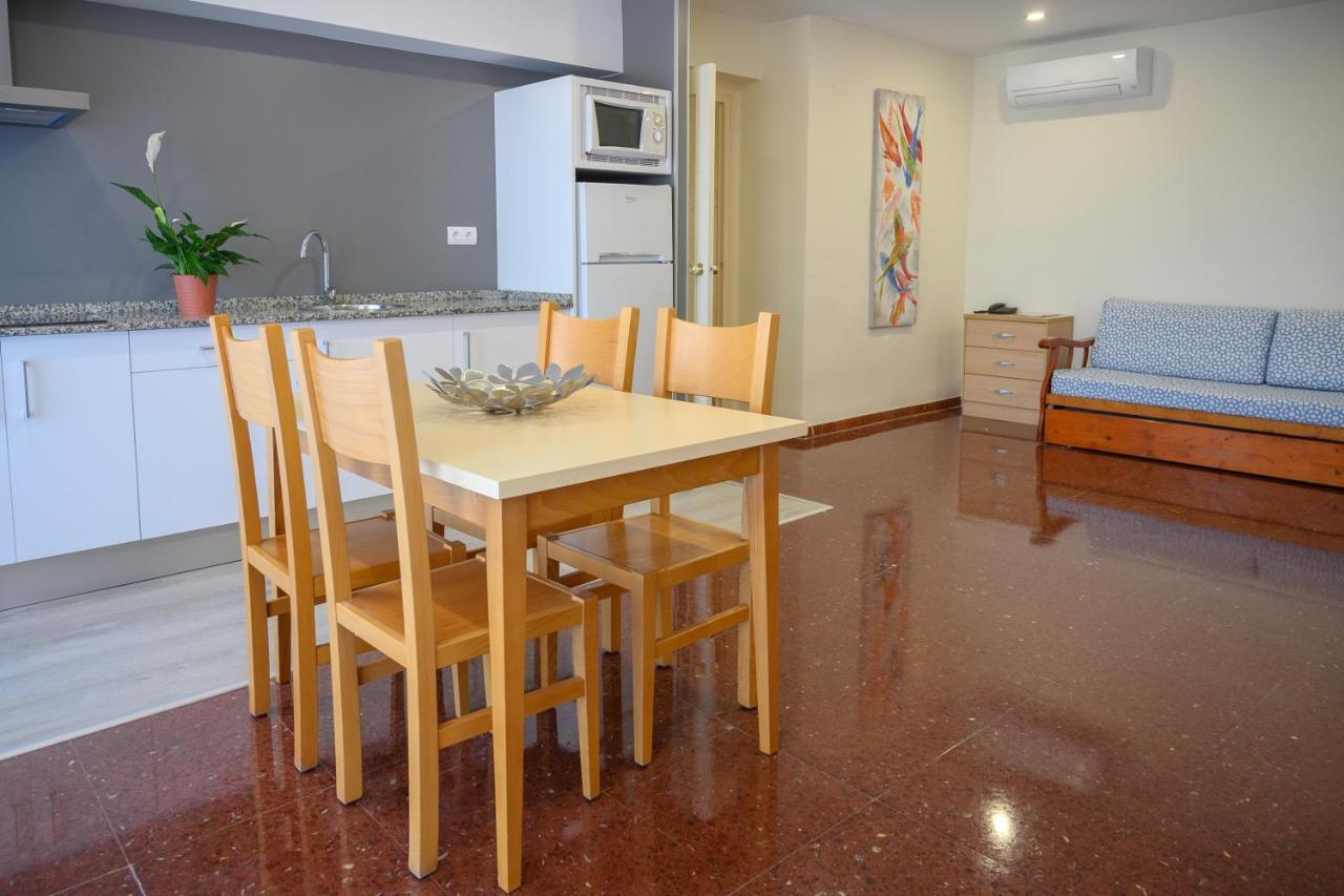Beach Family Apartments Салоу Екстериор снимка