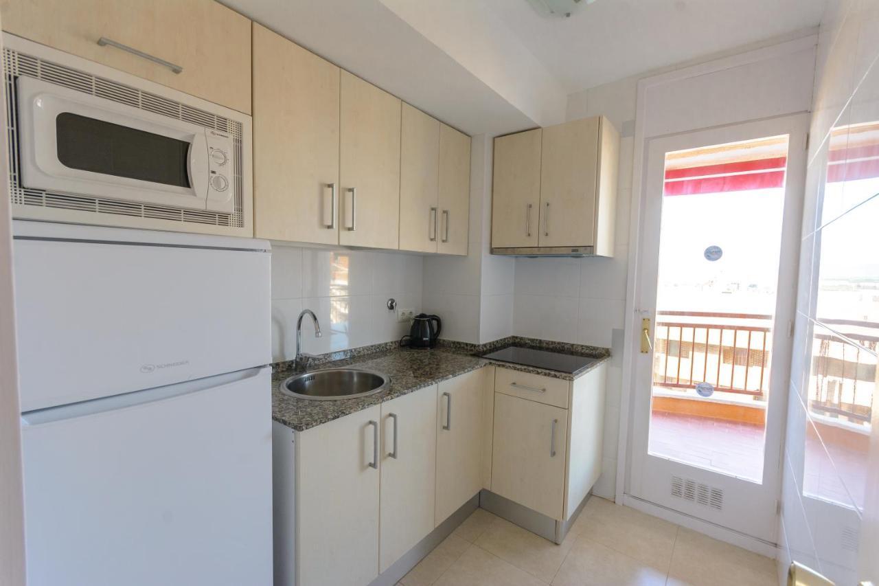 Beach Family Apartments Салоу Екстериор снимка