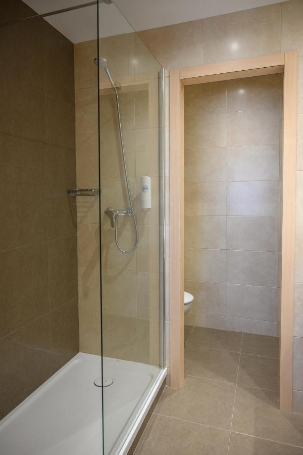 Beach Family Apartments Салоу Екстериор снимка
