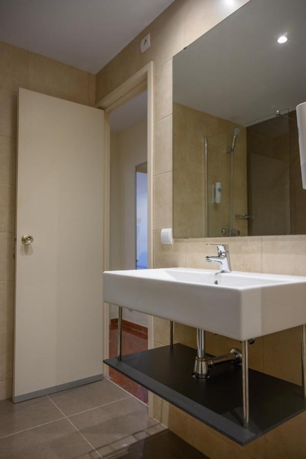 Beach Family Apartments Салоу Екстериор снимка