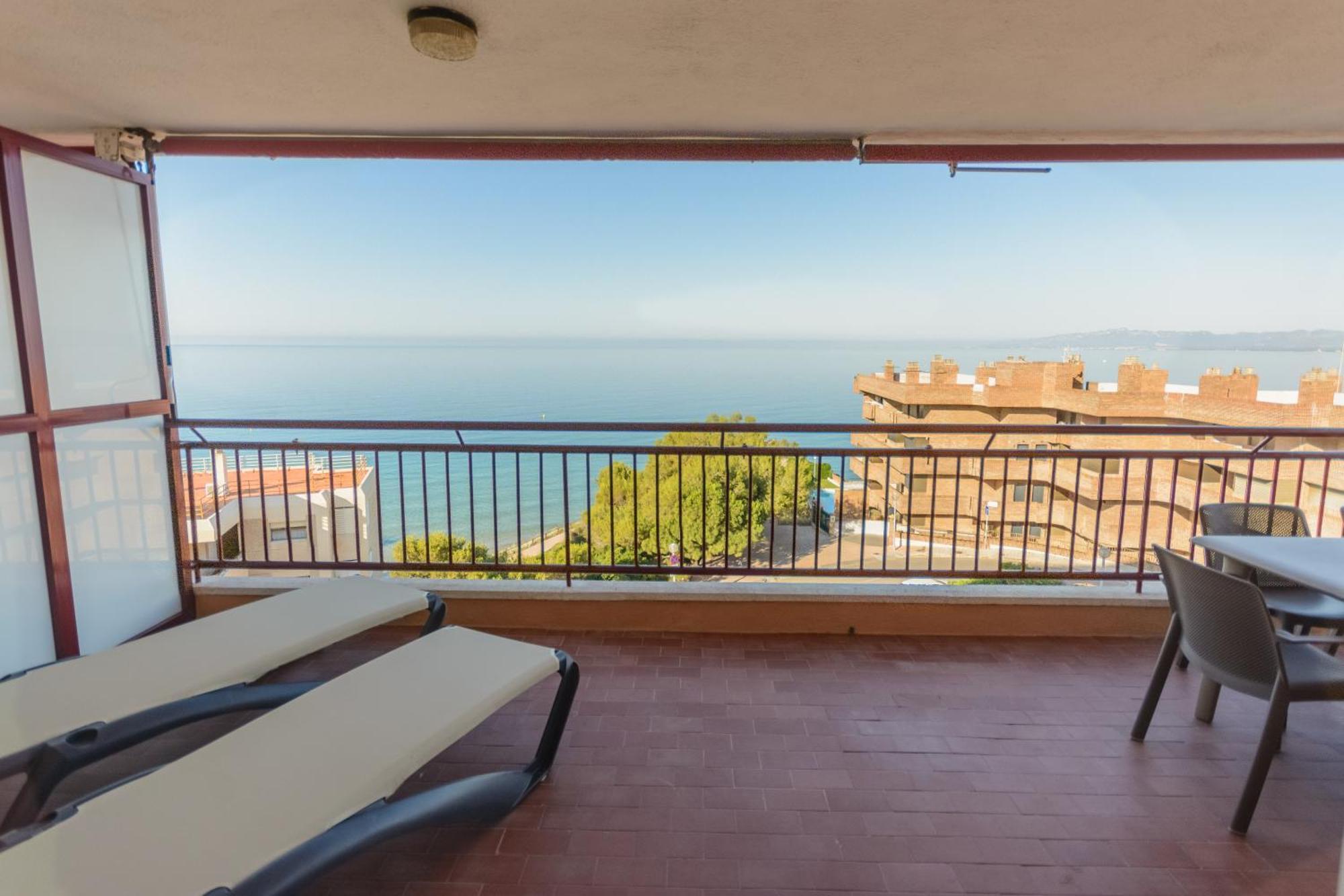 Beach Family Apartments Салоу Екстериор снимка