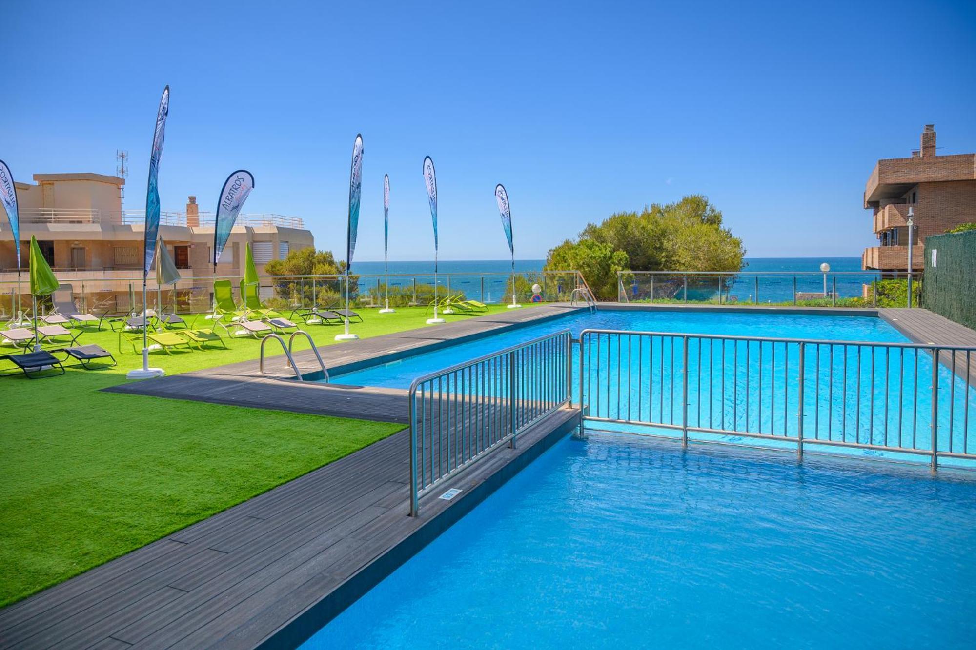 Beach Family Apartments Салоу Екстериор снимка