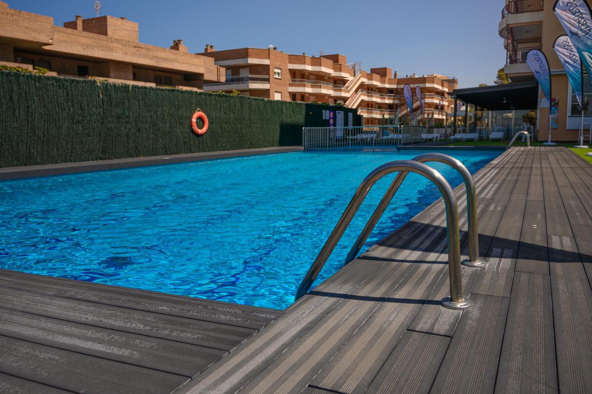 Beach Family Apartments Салоу Екстериор снимка