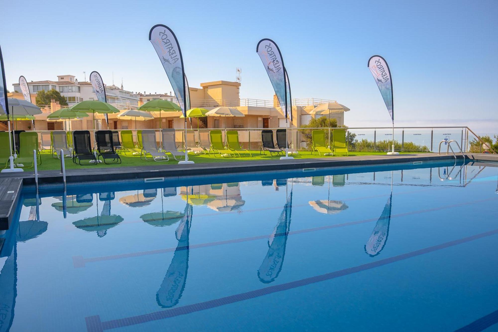 Beach Family Apartments Салоу Екстериор снимка