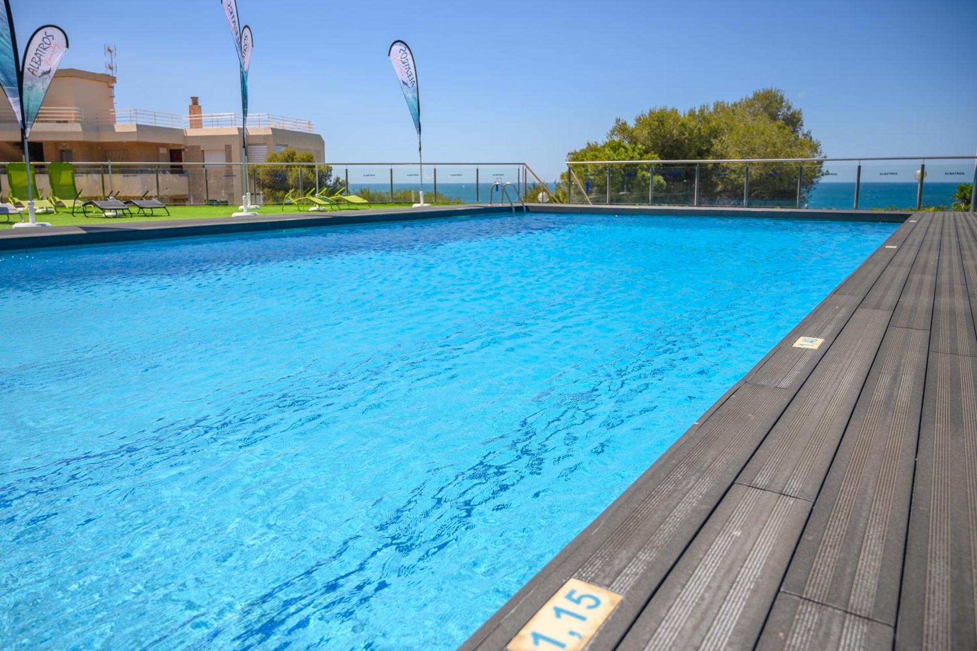 Beach Family Apartments Салоу Екстериор снимка